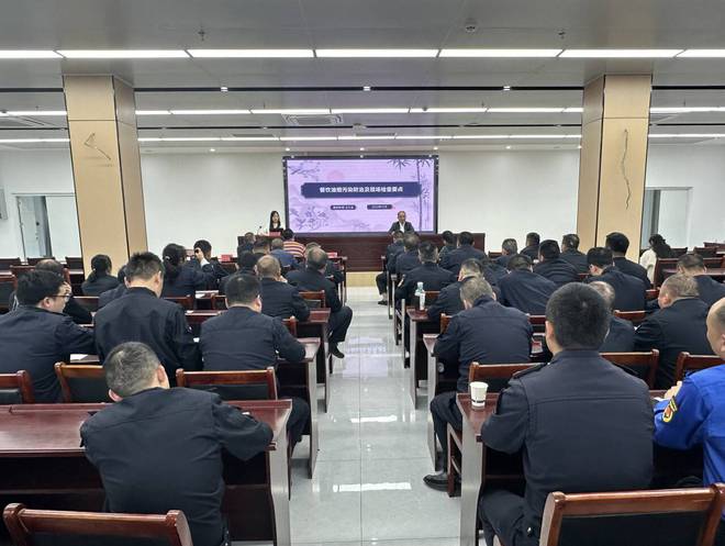 咸宁市咸安区城管执法局召开餐饮油烟污染防治业务培训会