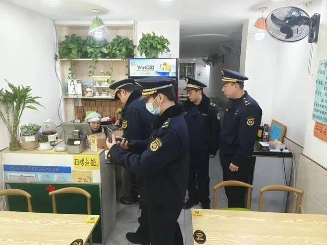 规范餐饮行业商户的经营行为TA们开展专项检查→(图2)