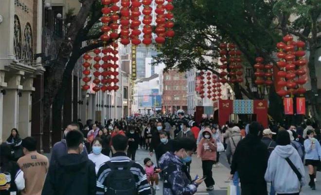 餐饮春节档梦幻开局下沉市场挤满了连锁茶饮